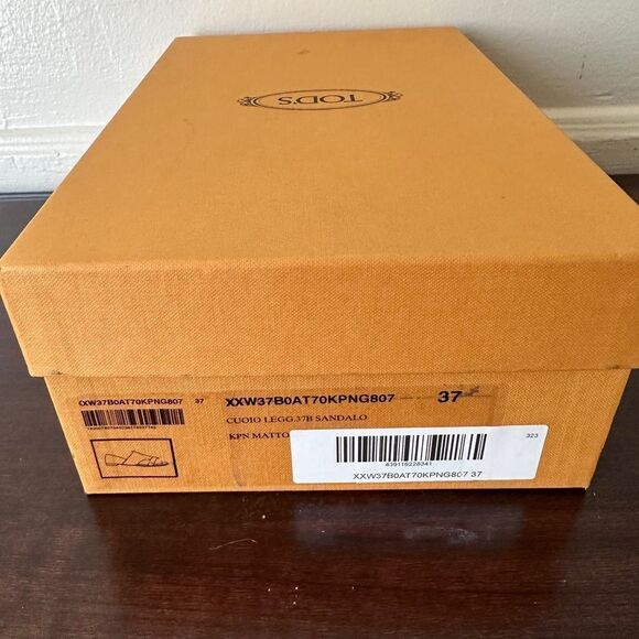 Tod's soft leather upper/leather lining stylish flat sandal size EU37 /US7 - Picture 12 of 12